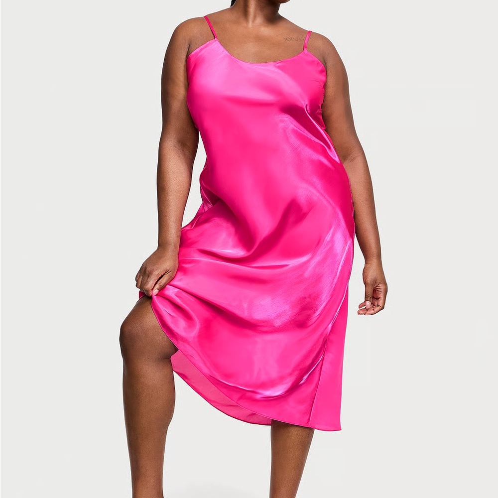 L Vs VICTORIA'S SECRET
Organza Midi Slip lingerie Dress Shimmer forever pink
